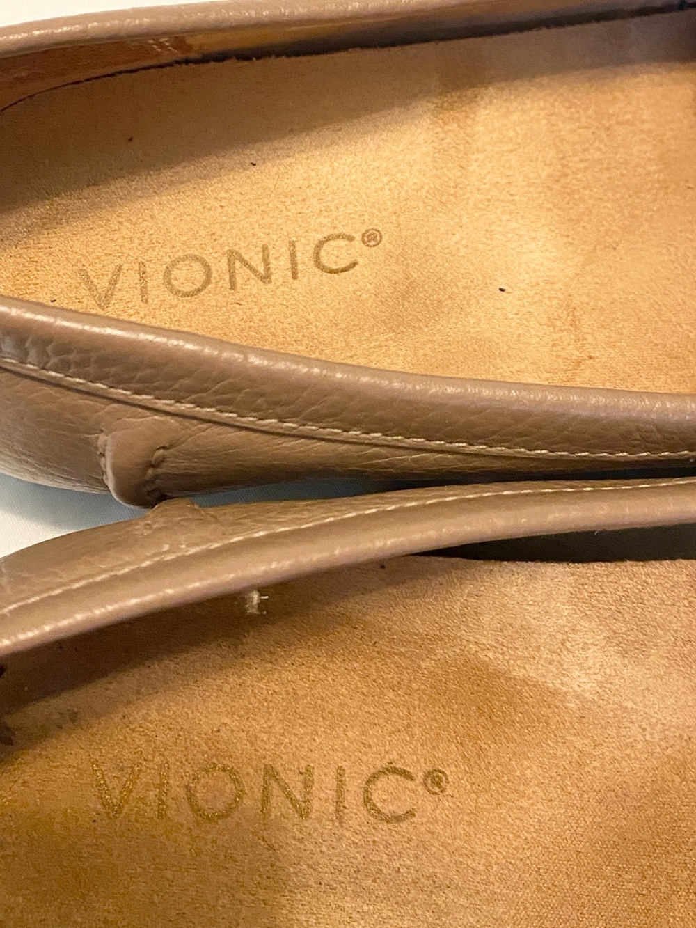 Vionic Marcy Leather Loafers Comfort Taupe 8.5 EUC - Picture 3 of 6